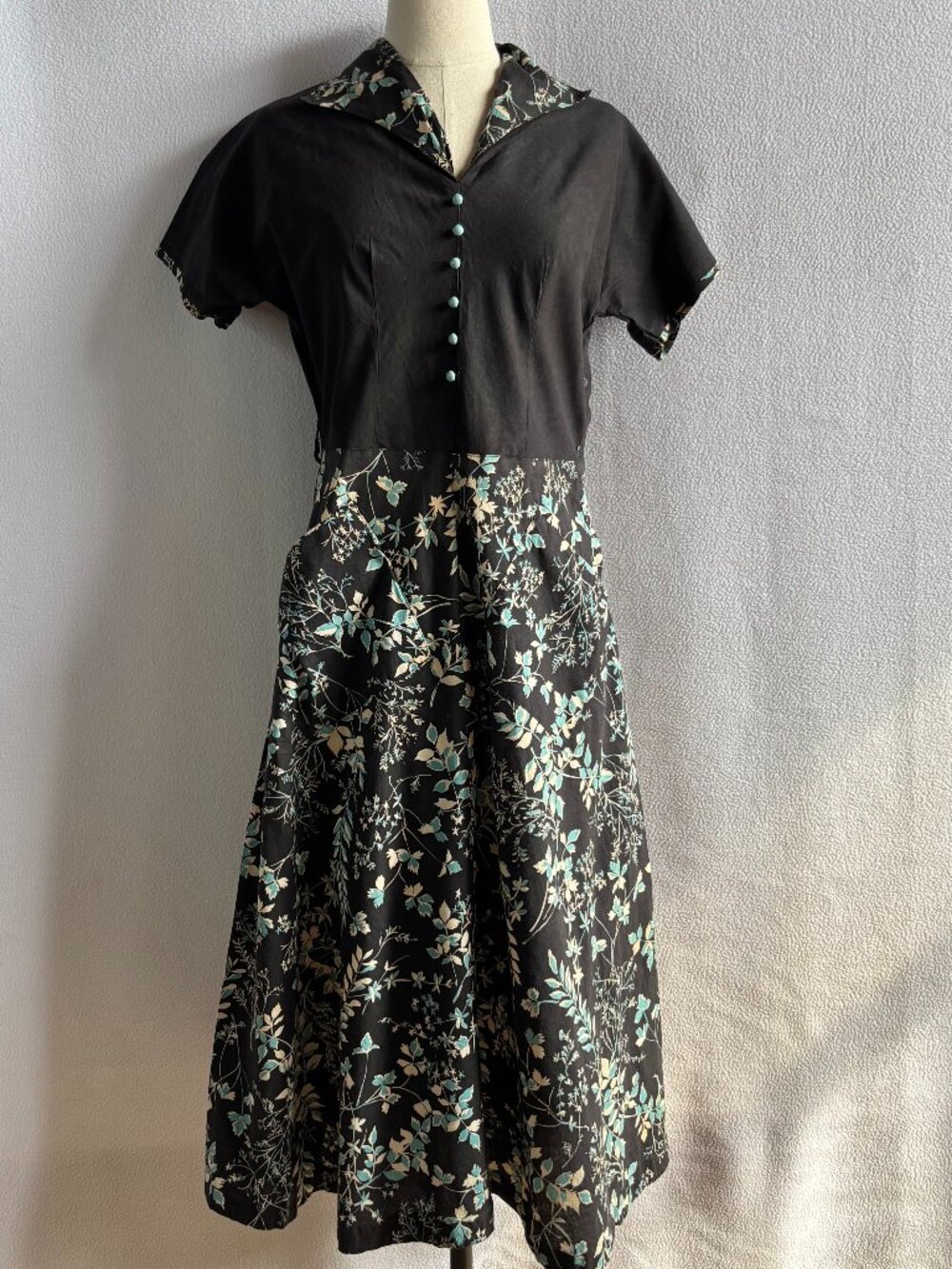 Vintage 1930s 1940s Black Floral Cotton Fit & Flare Day Dress